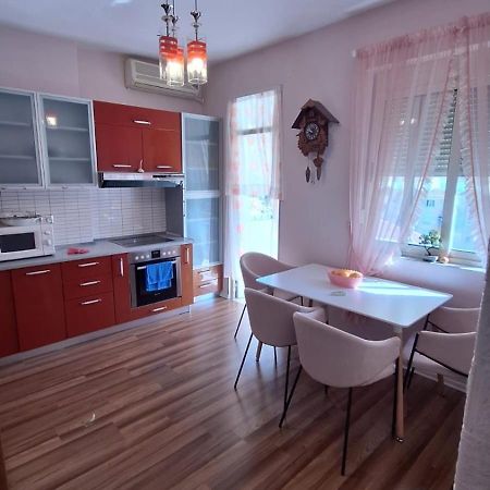 Appartamento Cozyflat In The Middle Of Tirana Esterno foto