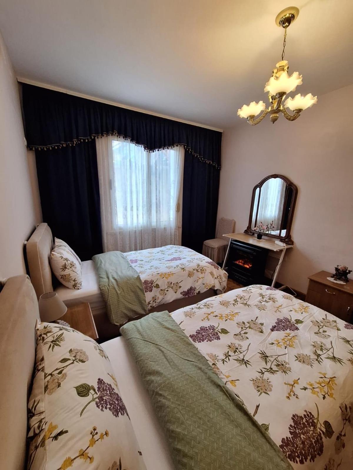 Appartamento Cozyflat In The Middle Of Tirana Esterno foto